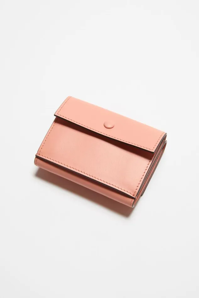 Acne Studios Trifold Leather Wallet Salmon Pink Men Small Leather Goods Acne Studios Trifold Leather Wallet Salmon Pink Men Small Leather Goods