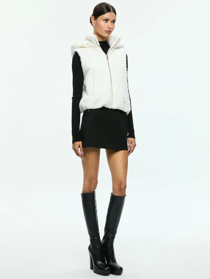 Alice Olivia ROBENA TEDDY PUFFER VEST WITH DETACHABLE HOOD Off White Women Jackets Coats